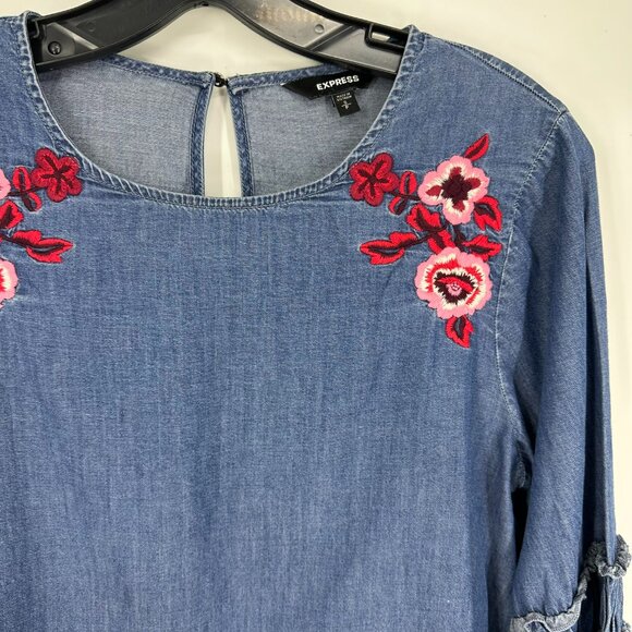 3/$25 Express Chambray Embroidered Floral Rose Top S Bell Sleeve Blouse Blue Red - Picture 5 of 7